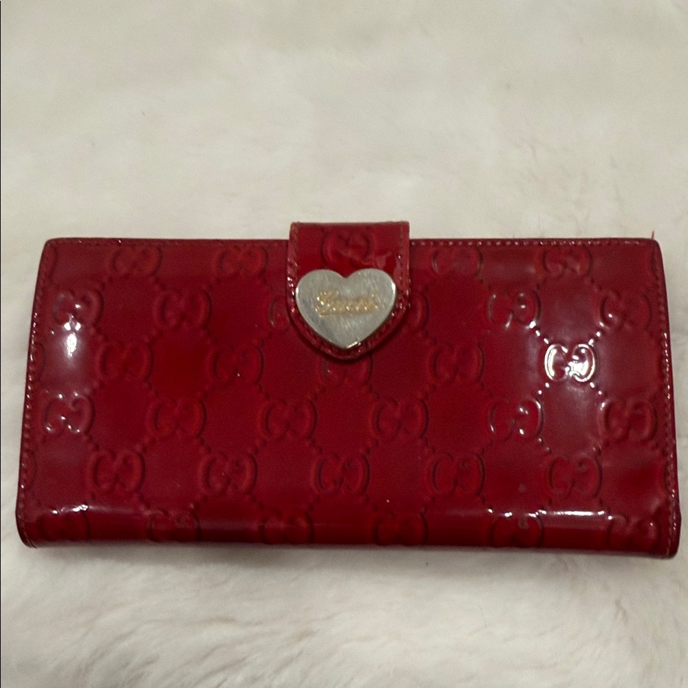 Gucci red patent leather wallet heart closure